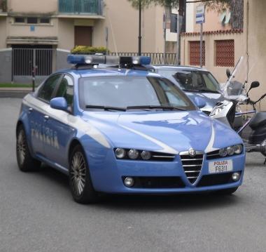 Una volante della polizia 