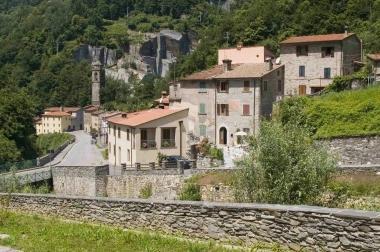 <b>ALTA VERSILIA.</b> Il paese di Cardoso     