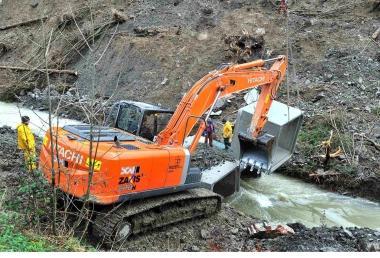Lavori di ripristino per una frana sul fiume Reno 