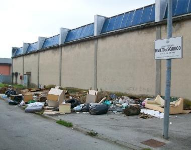 Una discarica in via Fausto Coppi 