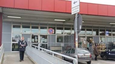 Gli perdono il vaglia, aggredisce l'impiegata