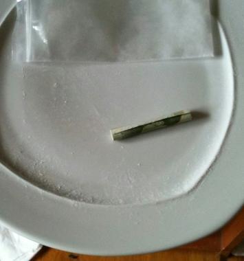 Il piatto usato per consumare la droga 
