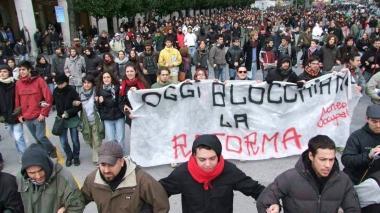 Un momento del corteo studentesco contro la riforma dell’istruzione universitaria