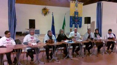 <b>L’ASSEMBLEA.</b> Al Puntone per protestare contro la chiusura delle poste