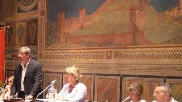 Una seduta del consiglio comunale di San Miniato