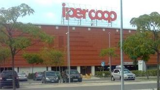 Rubavano all'Ipercoop: arrestati