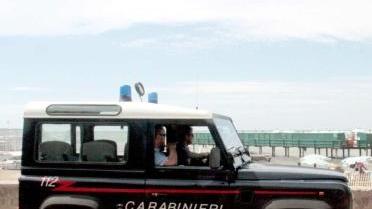 Una pattuglia dei carabinieri: i militari hanno messo in fuga i ladri che stavano forzando la cassa dei ticket a Mortaiolo