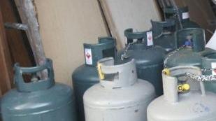 Bombole del gas in un deposito
