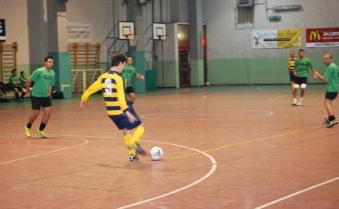 Una fase di gioco del match tra la Nuova edilizia e la Toscosarda trasporti 