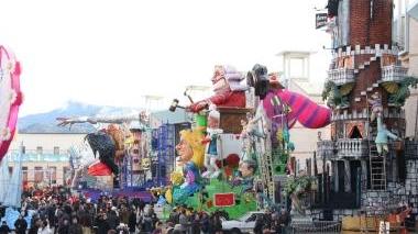 La Cittadella e (a lato) il sindaco al Carnevale