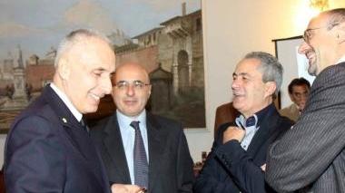 <b>IN VETRINA.</b> La presentazione del calendario ieri in Accademia