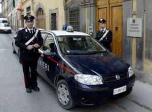 Si filmano mentre rubano lo scooter