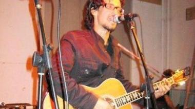 Marco Rovelli durante un concerto