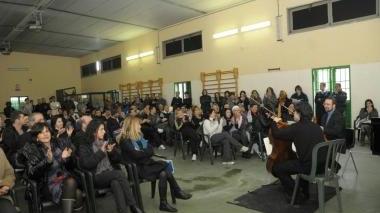 L'ex Juve Massimo Mauro porta in carcere la musica classica