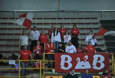Laggerrita pattuglia dei tifosi biancorossi 