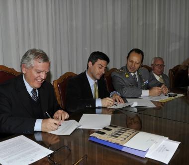 <b>IN PREFETTURA.</b> Firma del piano sicurezza 