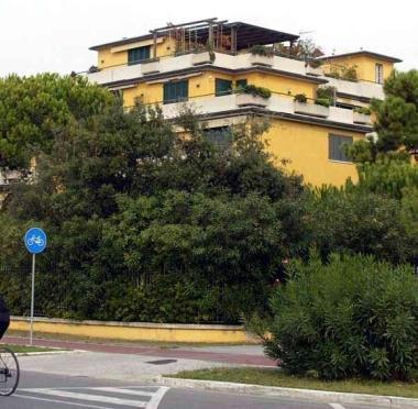 Unimmagine dellalbergo Doria di Ronchi trasformato in appartamenti  
