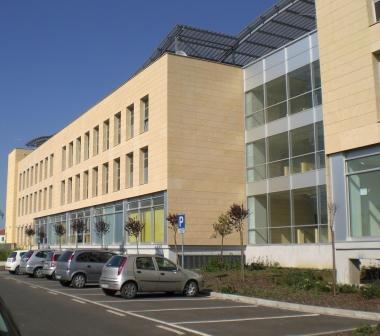 Una veduta del complesso scolastico che ospita il liceo Marconi a San Donato