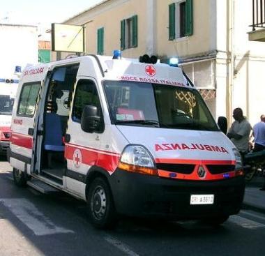 Lambulanza sulla vecchia Aurelia a Caletta 