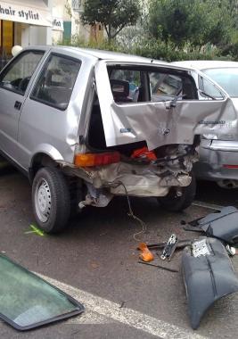 La 500 distrutta dallauto pirata 