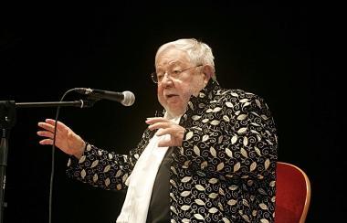 Paolo Villaggio ieri sul palco del teatro Montand 