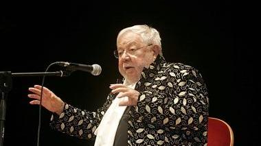 Paolo Villaggio ieri sul palco del teatro Montand