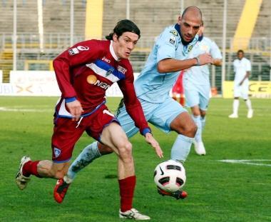 Riccardo Nardini cerca di sfondare sulla fascia destra 