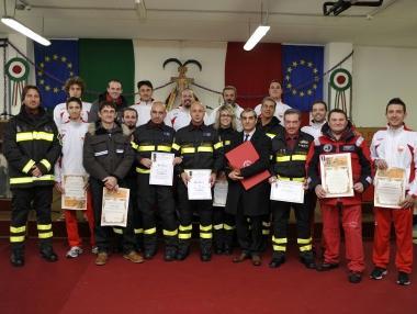 <b>ATTESTATI.</b> Gli atleti in posa per il fotografo 