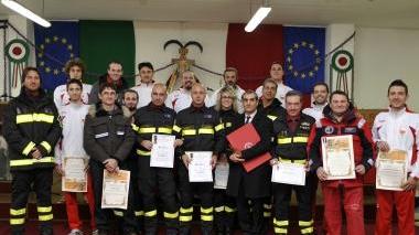 <b>ATTESTATI.</b> Gli atleti in posa per il fotografo