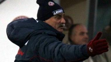 <b>ISTRUZIONI.</b> Bepi Pillon durante il match