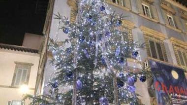 Un albero di Natale azzurro