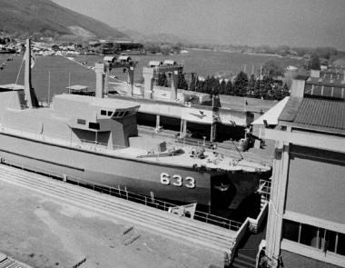 Scorcio dei cantieri navali di Intermarine                     