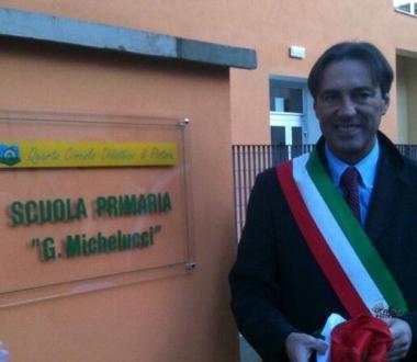 Il sindaco Berti scopre la targa 
