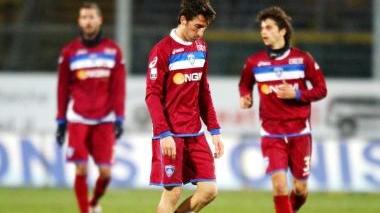 La delusione dipinta sul volto dei giocatori dell’Empoli che hanno appena incassato la terza sconfitta consecutiva