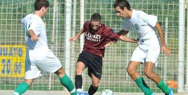 <b>DUELLO.</b> Picchi e Pro Livorno in una foto darchivio del derby  