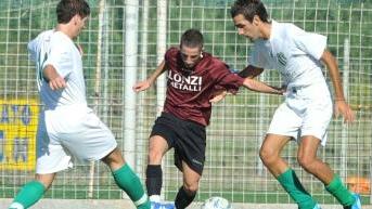 <b>DUELLO.</b> Picchi e Pro Livorno in una foto d’archivio del derby