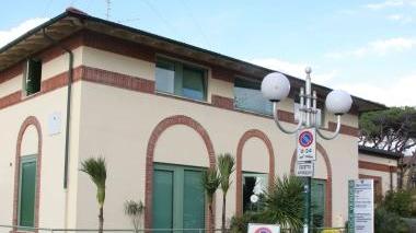 <b>VOLONTARIATO.</b> LA Croce Verde di Forte e, in alto, una fila di ambulanze