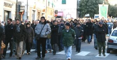Il corteo funebre a Marittimo 