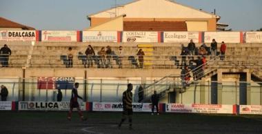 La tribuna poco dopo il parapiglia fra tifosi 