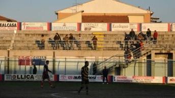 La tribuna poco dopo il parapiglia fra tifosi