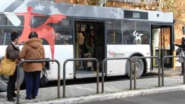 Un autobus della Tiemme al terminal di via Leonardo da Vinci