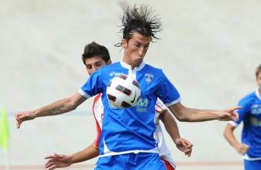 Mirko Valdifiori in azione durante la partita giocata in casa del Varese 