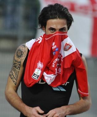 <b>BANDITO.</b> Marco Guidone scherza con la maglia dopo il gol 