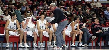 Coach Angelucci d&agrave; la carica ai suoi giocatori 
