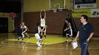 Coach Baldini dirige l’allenamento della Tecnoseal