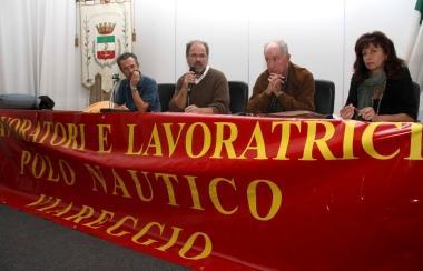 Lamberto Pocai (secondo da sinistra) ala guida della Fiom Versilia