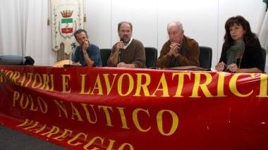 Lamberto Pocai (secondo da sinistra) ala guida della Fiom Versilia