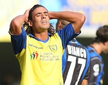<b>ATTACCANTI. </b>A sinistra Pablo Granoche, a segno sabato con la maglia del Chievo; al centro Marco Bernacci ora fermo ma sempre sotto contratto con il Bologna; a destra Cellerino e Danilevicius, uno dei due potrebbe partire  