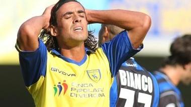<b>ATTACCANTI. </b>A sinistra Pablo Granoche, a segno sabato con la maglia del Chievo; al centro Marco Bernacci ora fermo ma sempre sotto contratto con il Bologna; a destra Cellerino e Danilevicius, uno dei due potrebbe partire