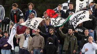 I tifosi della Massese in festa per l’ennesima vittoria dei bianconeri